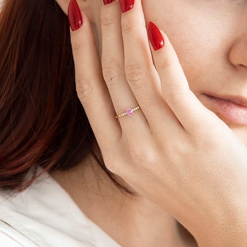 Zásnubní prsten s růžovým safírem a lab-grown diamanty Terry