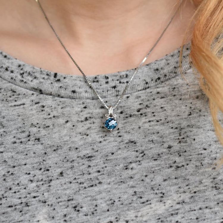 Náhrdelník s topazem 27936