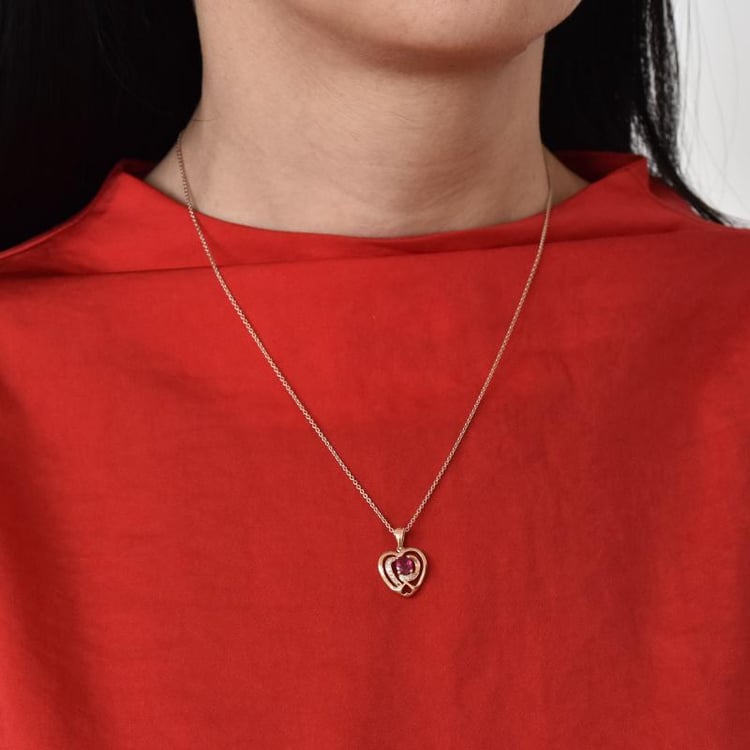 Srdíčkový přívěsek z růžového zlata s rubínem 5239