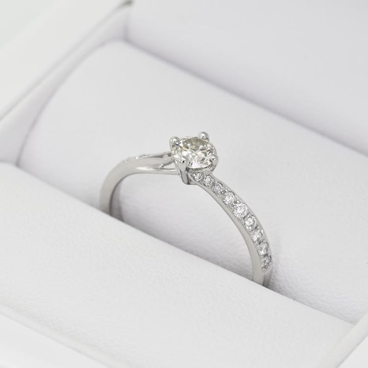 Zásnubní prsten z platiny 23083