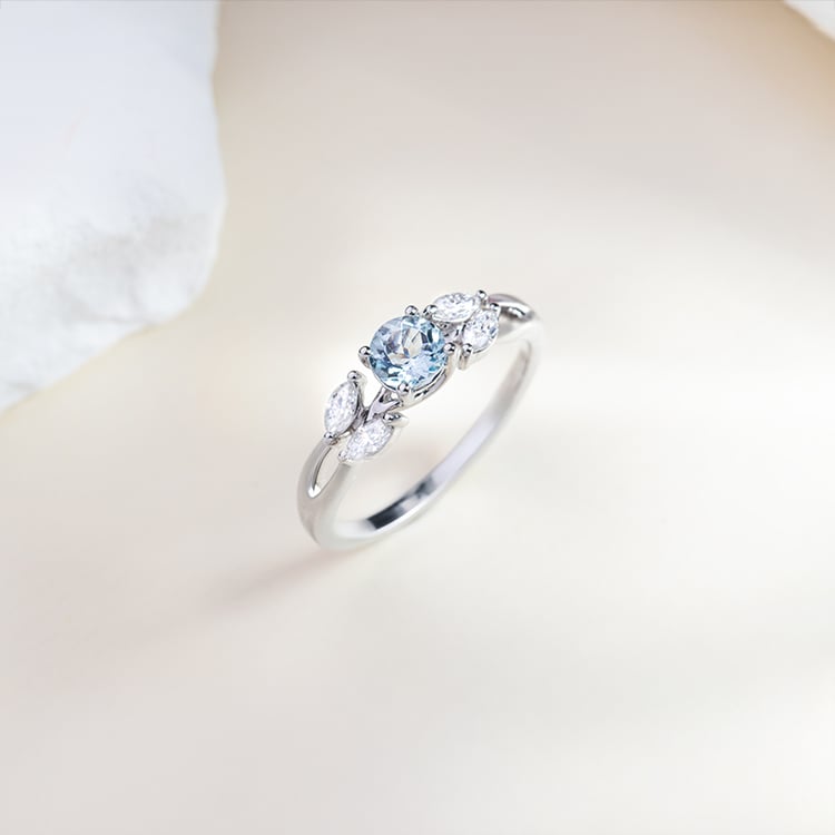 Zásnubní prsten s akvamarínem a moissanity Halym 150493