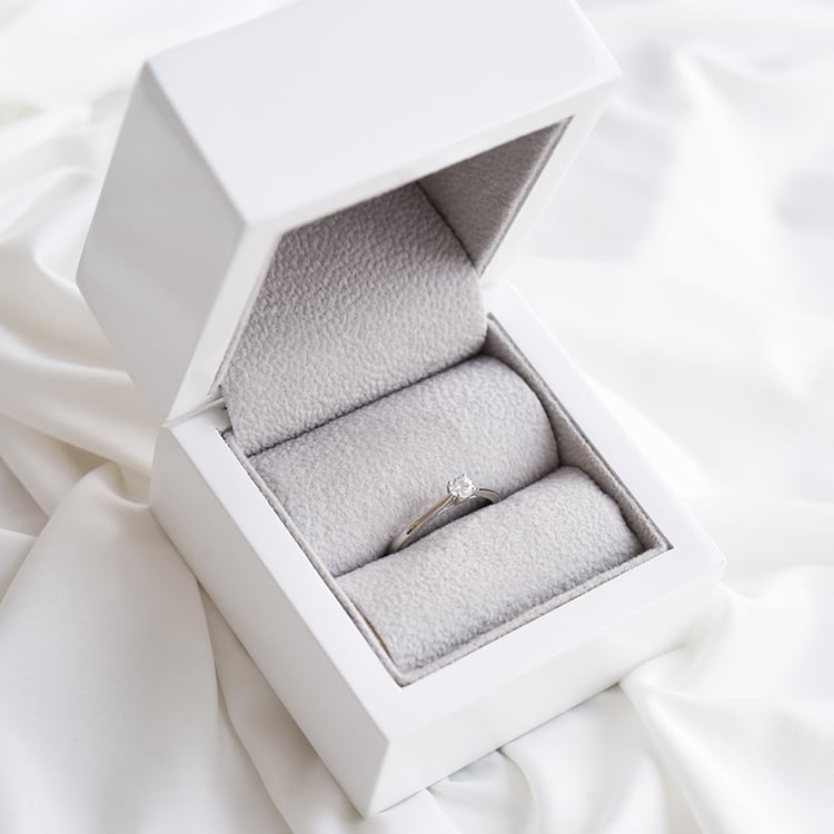 Zásnubní prsten s diamantem 92088