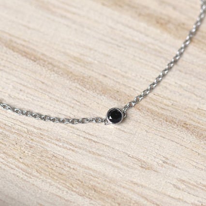 Zlatý minimalistický náramek s černým diamantem Bonato