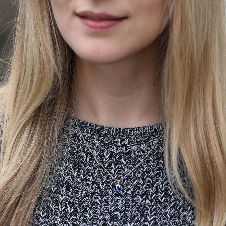 Safírová slza ve zlatém náhrdelníku 24470