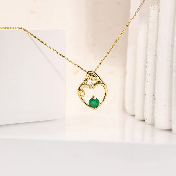 Přívěsek matka a dítě se smaragdem a diamantem Ella 152974