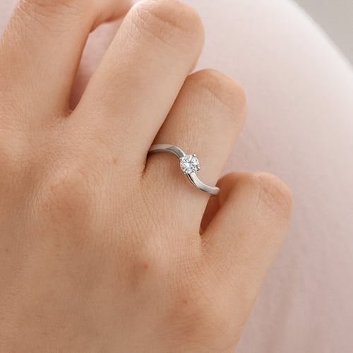Atypický zásnubní prsten s lab-grown diamantem Livia