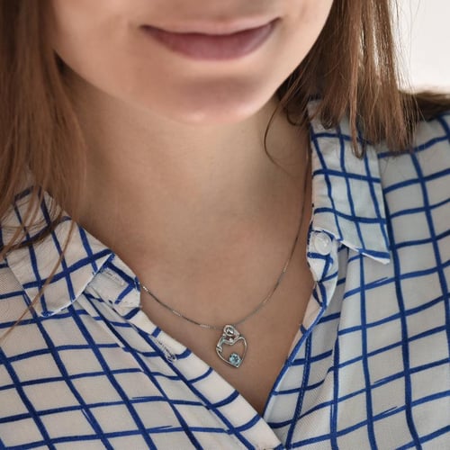 Stříbrný přívěsek matka a dítě s modrým topazem a diamantem Ella