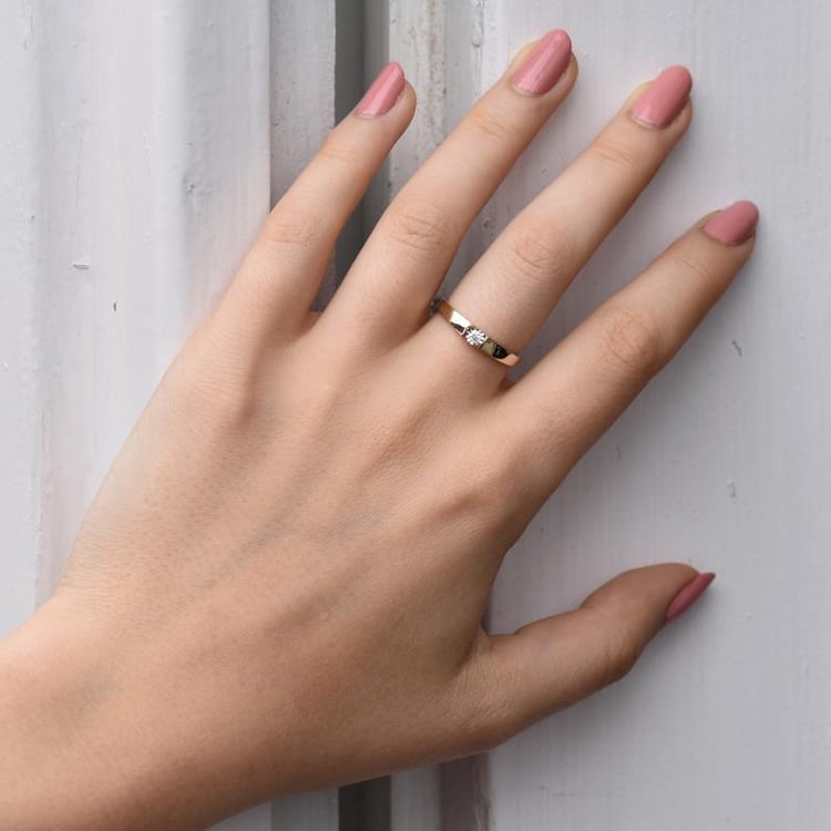 Elegantní zásnubní prsten s diamantem ze žlutého zlata 45030