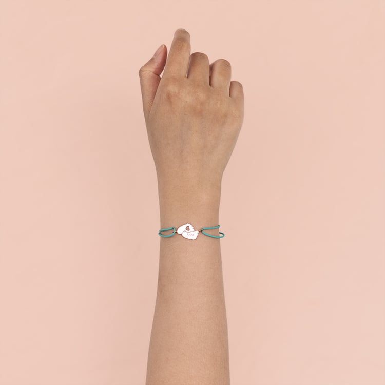 Provázkový náramek s dětskými nožičkami a gravírem Amy 120261