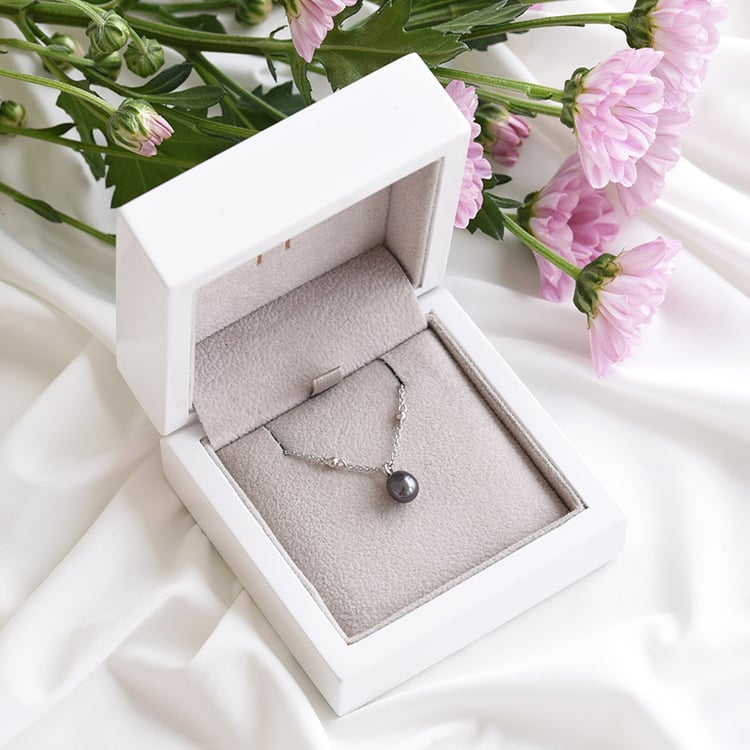 Náhrdelník s černou perlou 83570