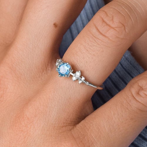 Zásnubní prsten se švýcarským topazem a diamanty Olha