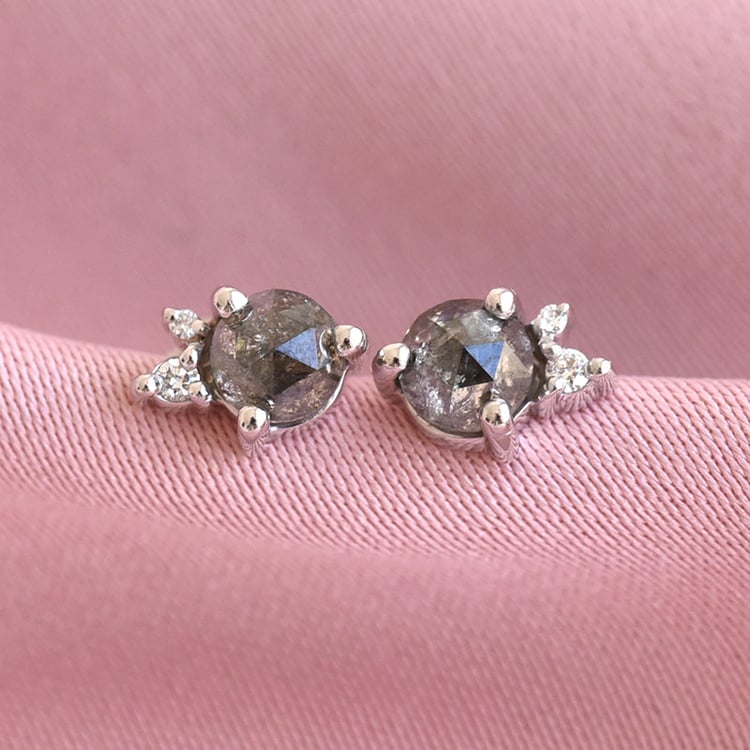 Cluster náušnice se salt and pepper diamantem 78909