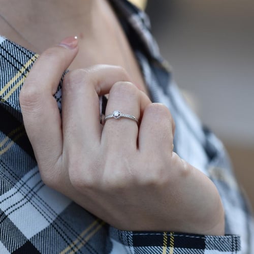 Stříbrný prsten s postranními lab-grown diamanty Plautine