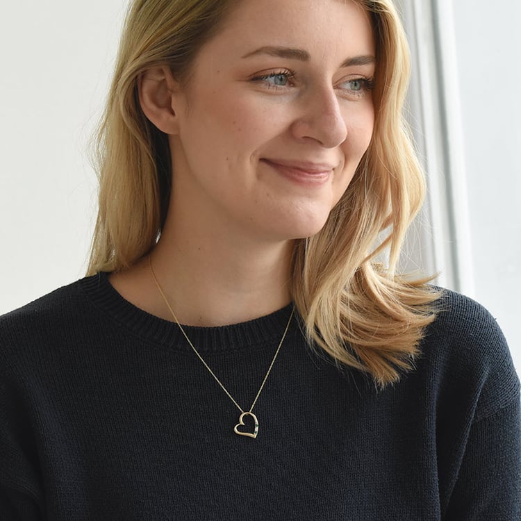 Stříbrný přívěsek srdce se smaragdy a diamantem Tanish 103585