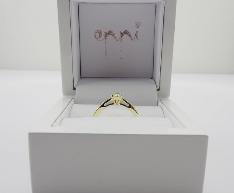 Zlatý zásnubní prsten Rima 9565