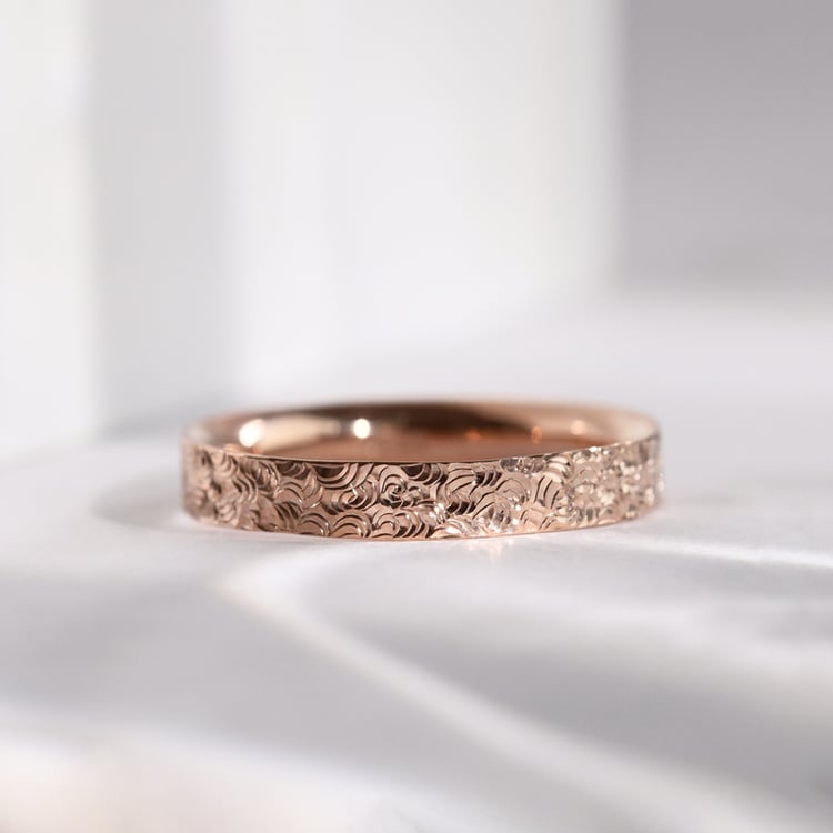 Snubní prsteny s ručně rytým povrchem Faye 118168