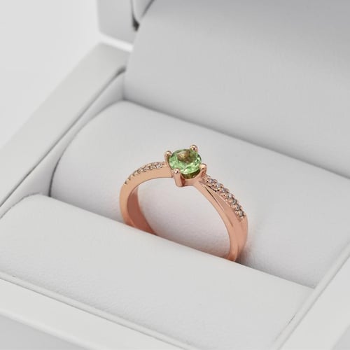 Zlatý prsten s tsavorit granátem a diamanty Sewyn