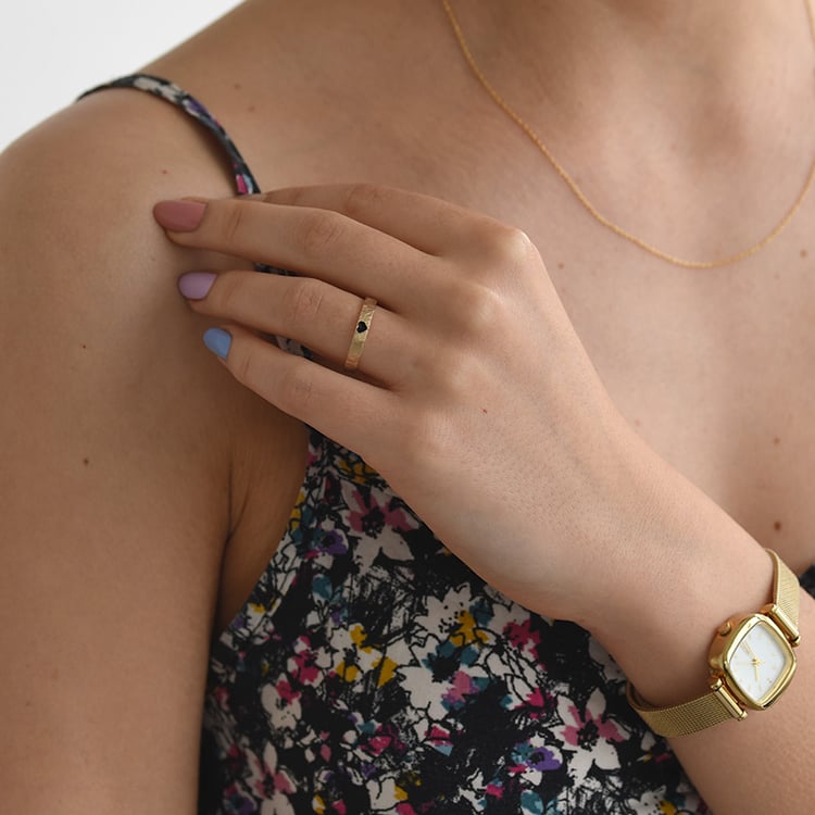 Tepané a škrábané snubní prsteny s gravírem srdce 67065