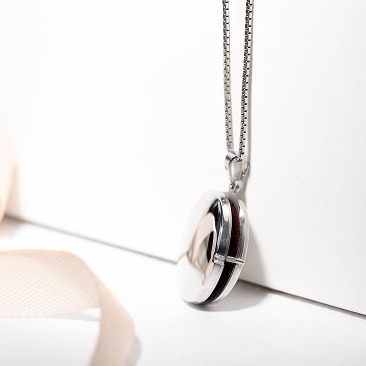 Stříbrný otevírací medailon 128997