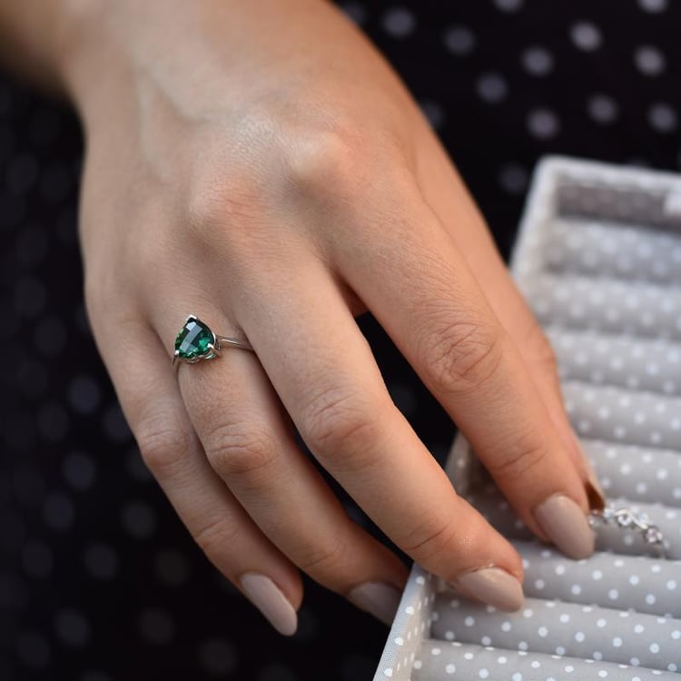 Zlatý prsten se smaragdem 34643