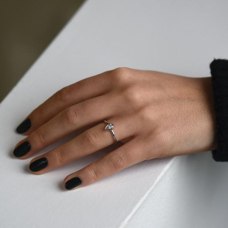 Prsten ze zlata s pear diamantem 49288