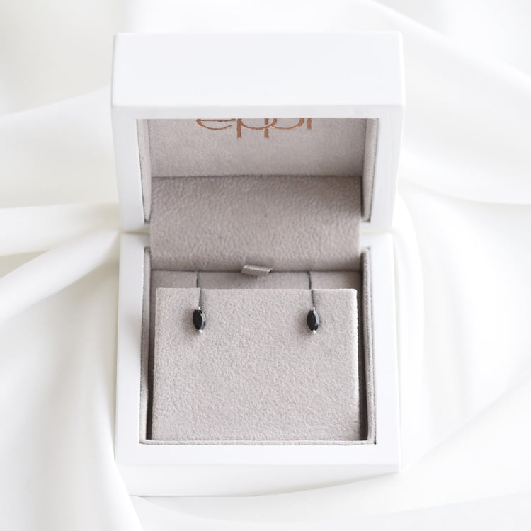 Minimalistické stříbrné náušnice s černými spinely Andine 117946