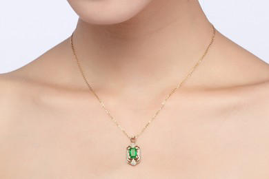 Jiskřivý smaragdový náhrdelník 5269