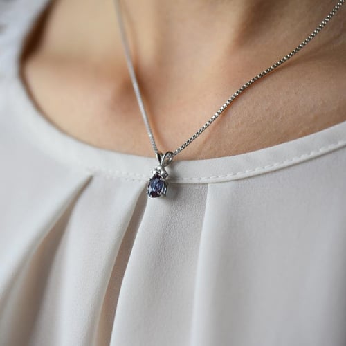 Zlatý přívěsek s alexandritem a diamantem Tamatha