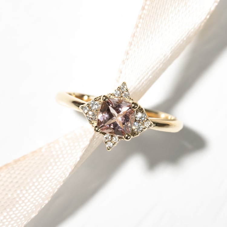 Prsten s morganitem a diamanty Ethany 127137