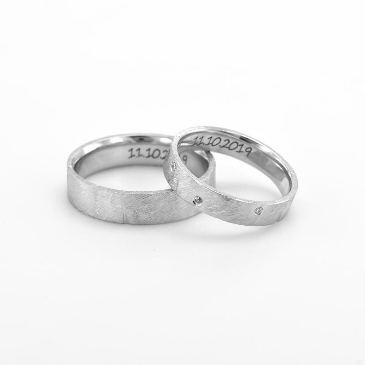 Netradiční zlaté snubní prsteny s diamanty 64195