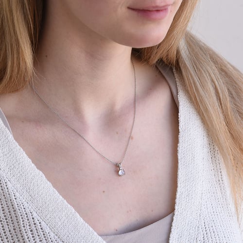 Přívěsek ze zlata s růženínem a diamantem Timotei