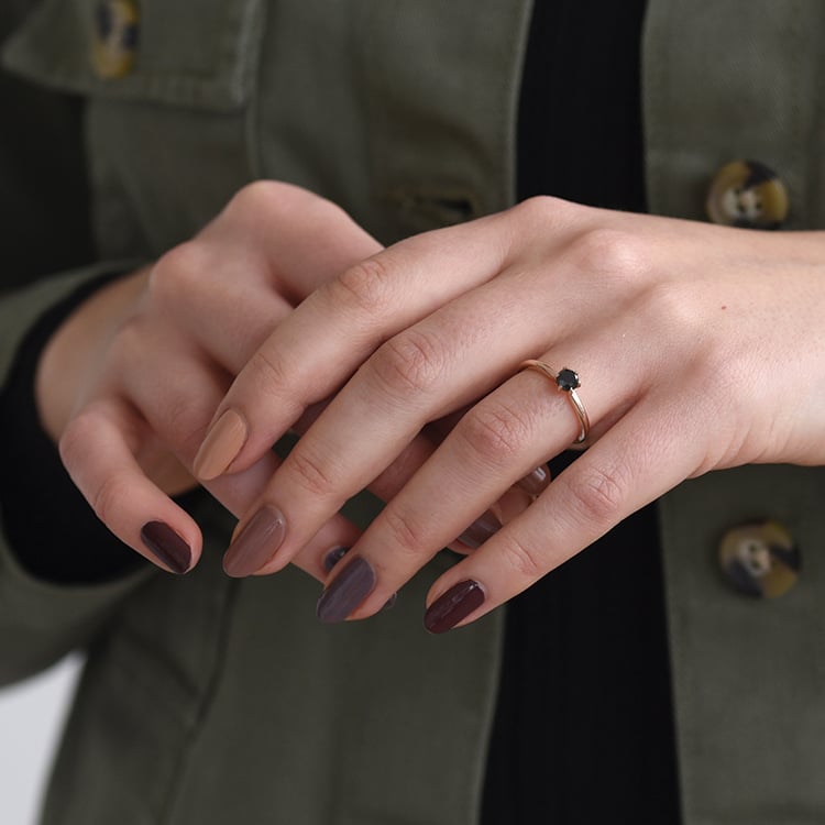 Zlatý zásnubní prsten s černým diamantem 58194