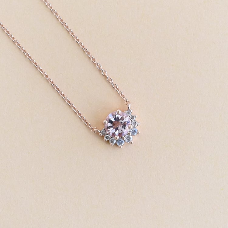 Náhrdelník s morganitem 95748