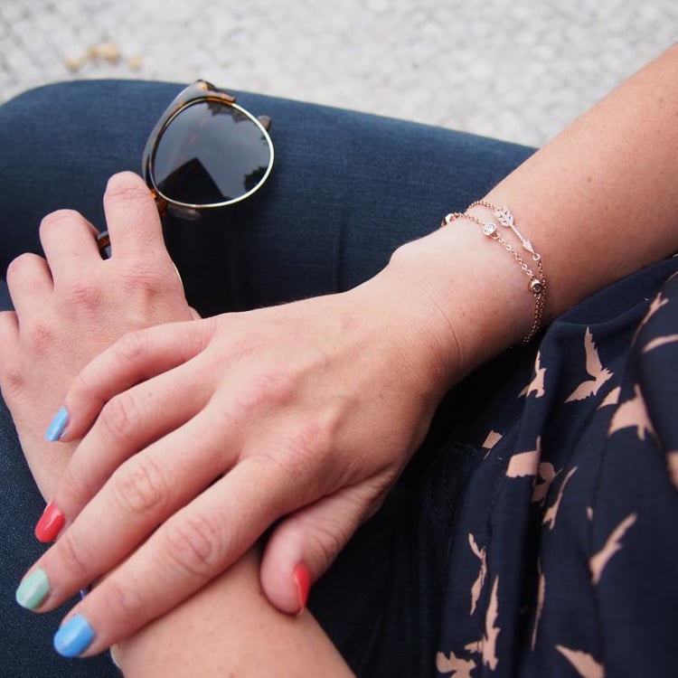 Stříbrný pozlacený náramek s amorovým šípem 11857