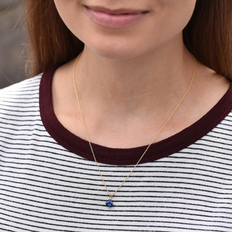 Zlatý náhrdelník se safírem 45552