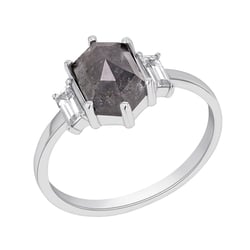 Prsten se salt and pepper diamantem a safíry Nadiia