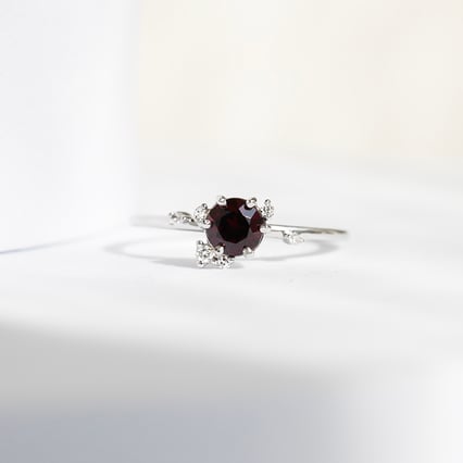 Cluster zásnubní prsten s českým granátem a diamanty Rosa