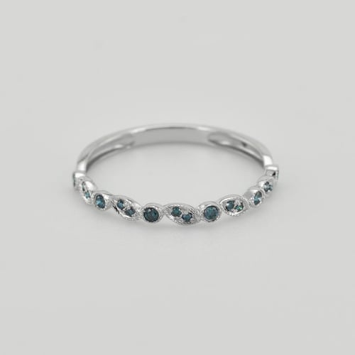 Modré diamanty ve zlatém eternity prstenu Sango