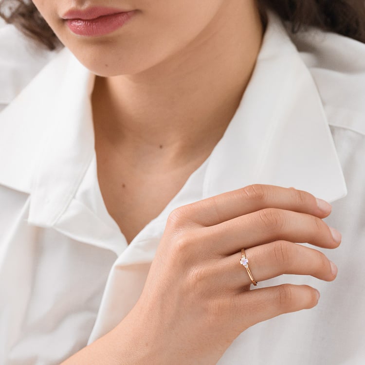 Zlatý zásnubní prsten s měsíčním kamenem a diamanty Hye 154461