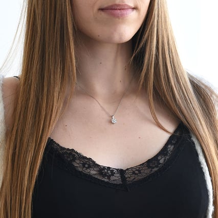 Diamantový přívěsek ve tvaru květiny Puneet