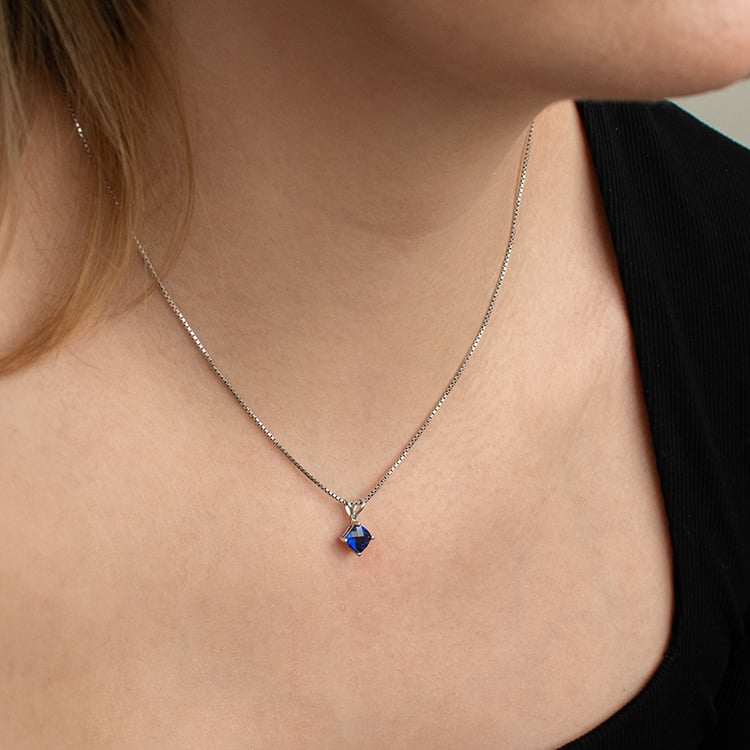 Zlatý přívěsek se safírem Rafyna 135520