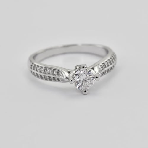 Zásnubní prsten s moissanitem a lab-grown diamanty Katynie