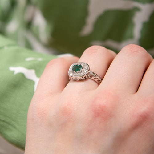Zlatý prsten s emerald smaragdem a diamanty Mareia
