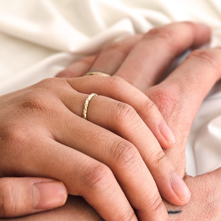 Snubní prsteny s ruční rytinou hvězd Alix 121575