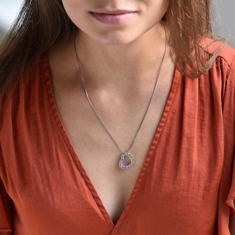 Stříbrné srdce plné safírů a olivínů 34630