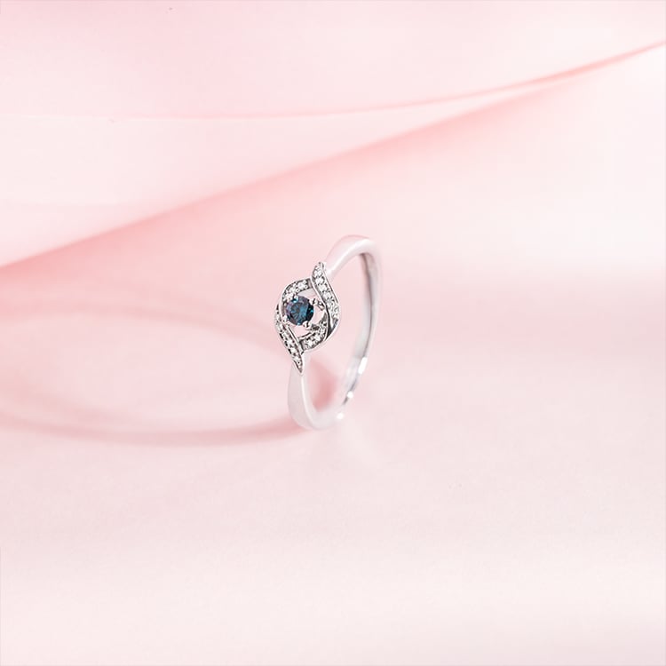 Zásnubní prsten s modrým diamantem Nurisa 150526