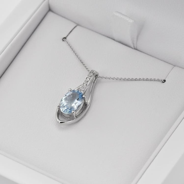 Elegantní zlatý náhrdelník 29397