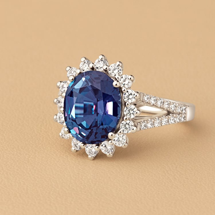 Zlatý halo prsten s oválným lab-grown alexandritem a diamanty Logan 136590