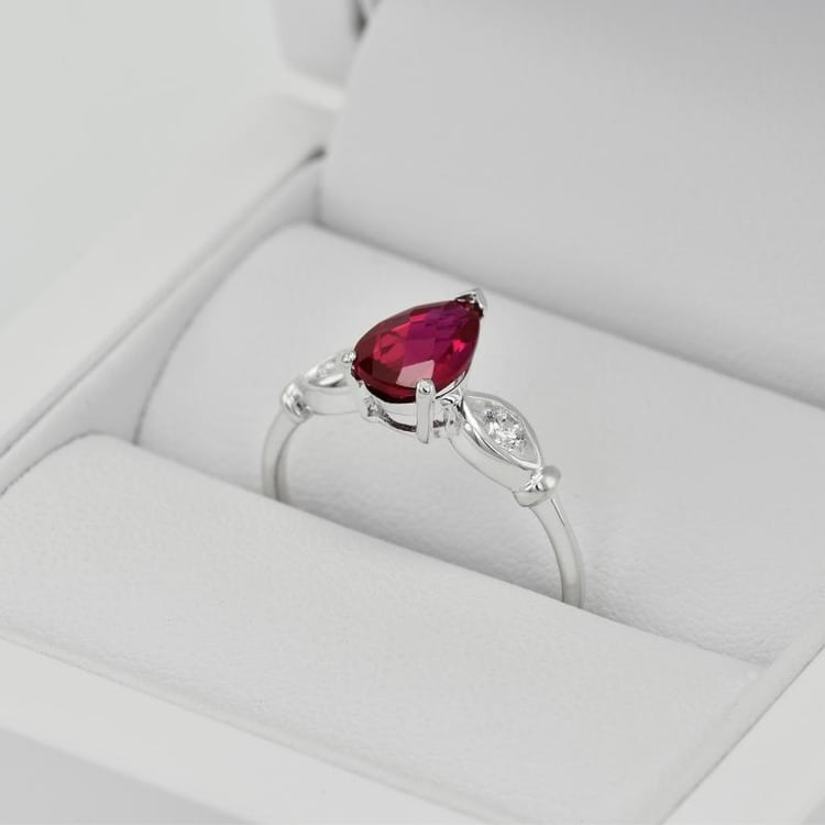 Prsten s rubínovou slzou 14579