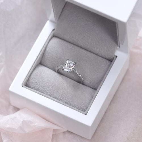 Zlatý zásnubní prsten s emerald moissanitem Rafa